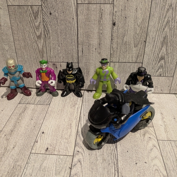 DC Batman Figure & Blue Batcycle with Colorful Villains Set - Picture 2 of 11
